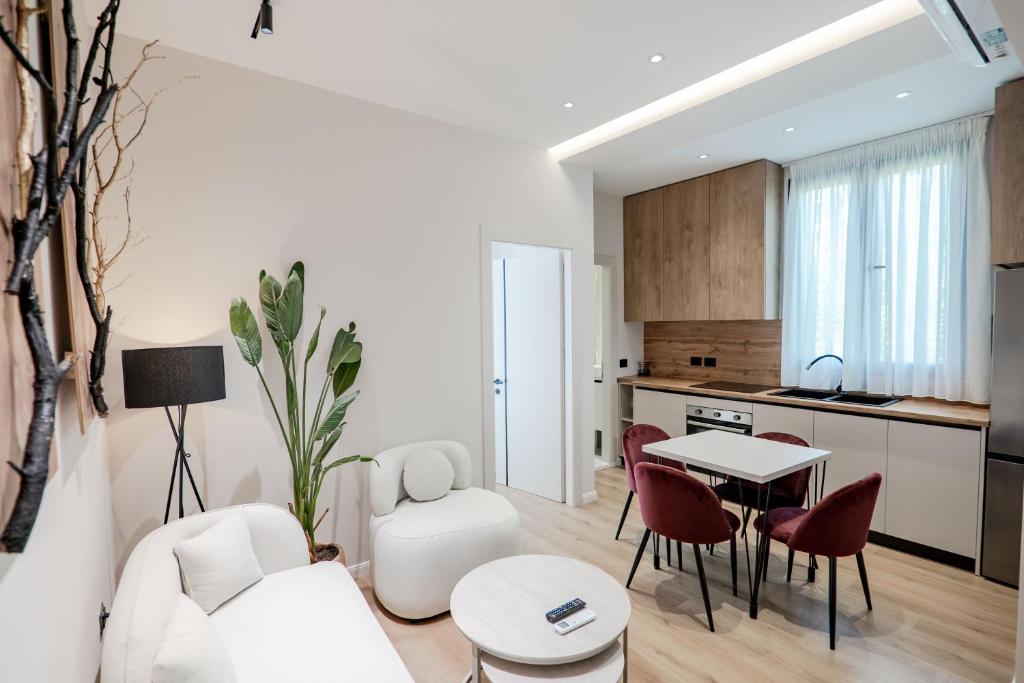 Deluxe One-Bedroom Apartment with Garden View