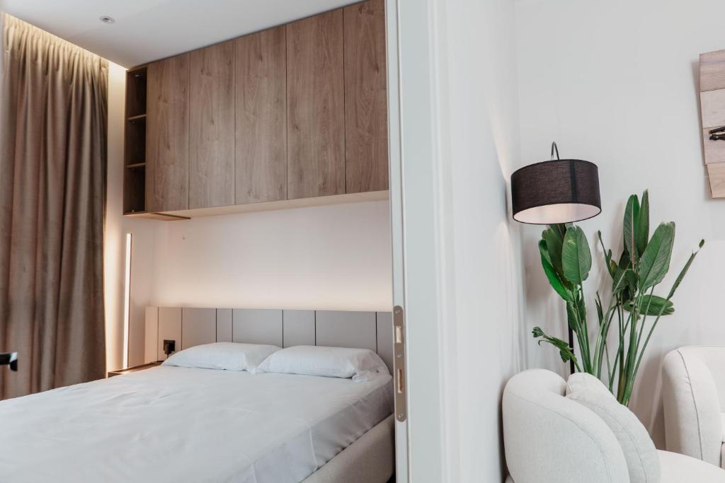Deluxe One-Bedroom Apartment with Garden View