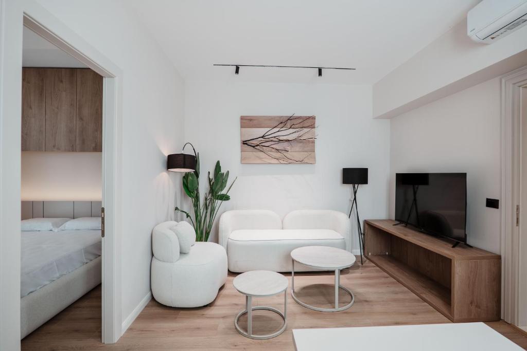 One-Bedroom Apartment Living Room at Saturn Hotel