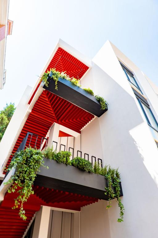 Saturn Hotel Signature Facade