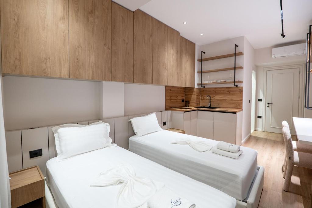 Twin Studio at Saturn Hotel