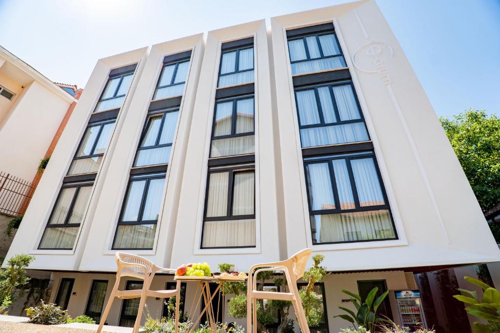 Saturn Hotel Building
