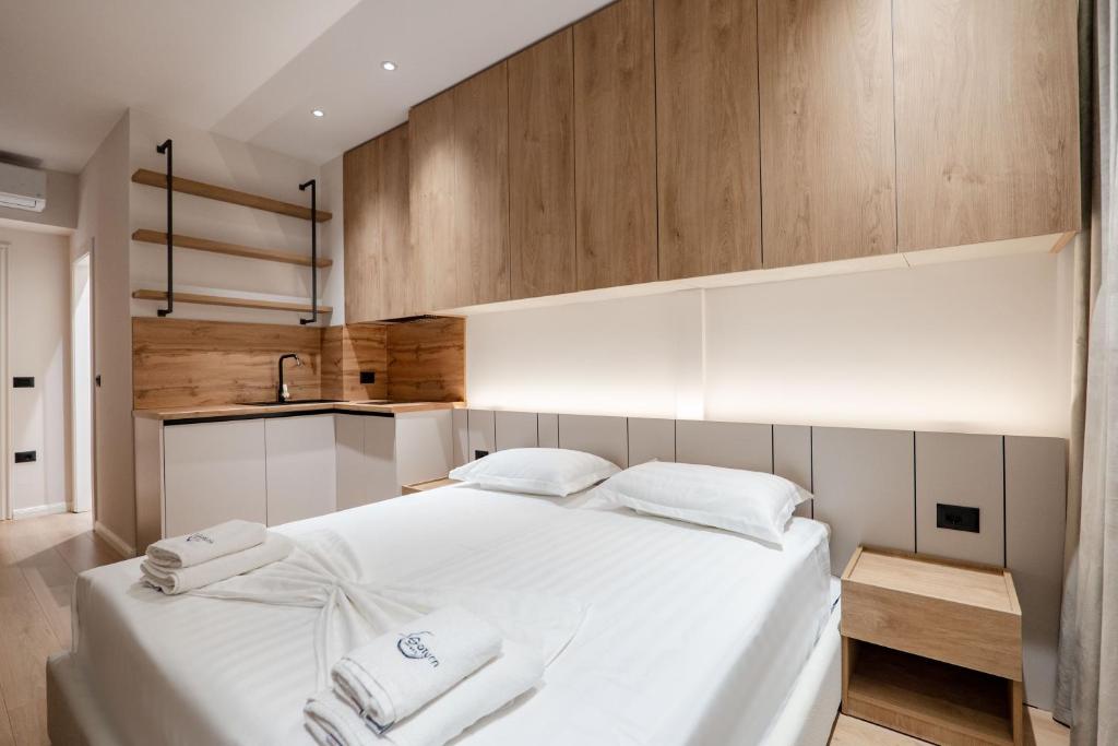 Deluxe Double Room at Saturn Hotel